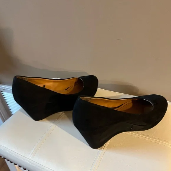 a.n.a Classic Black Wedge Shoes, Size 8 1/2 - Picture 3 of 8